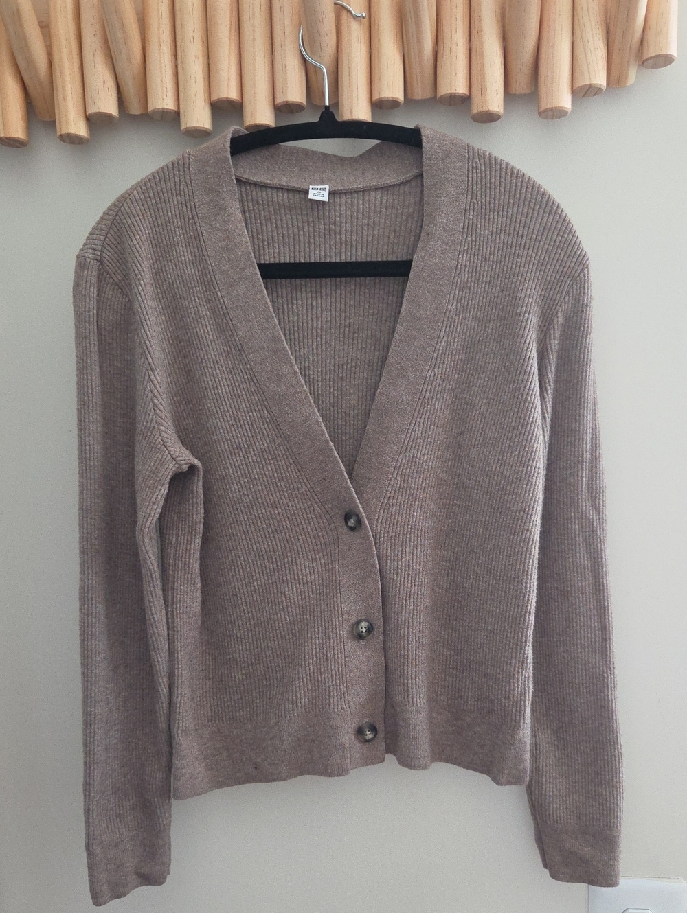 Uniqlo Ribbed V-Neck Button Front Women's Cardigan Sweater